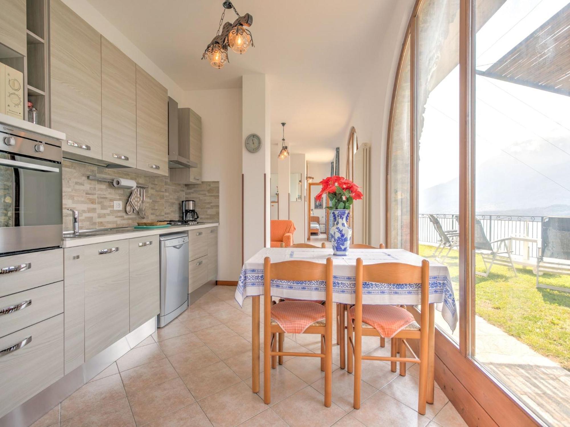 Wonderful Flat With Swimming Pool Lift And Garden Apartment Gravedona Exterior foto