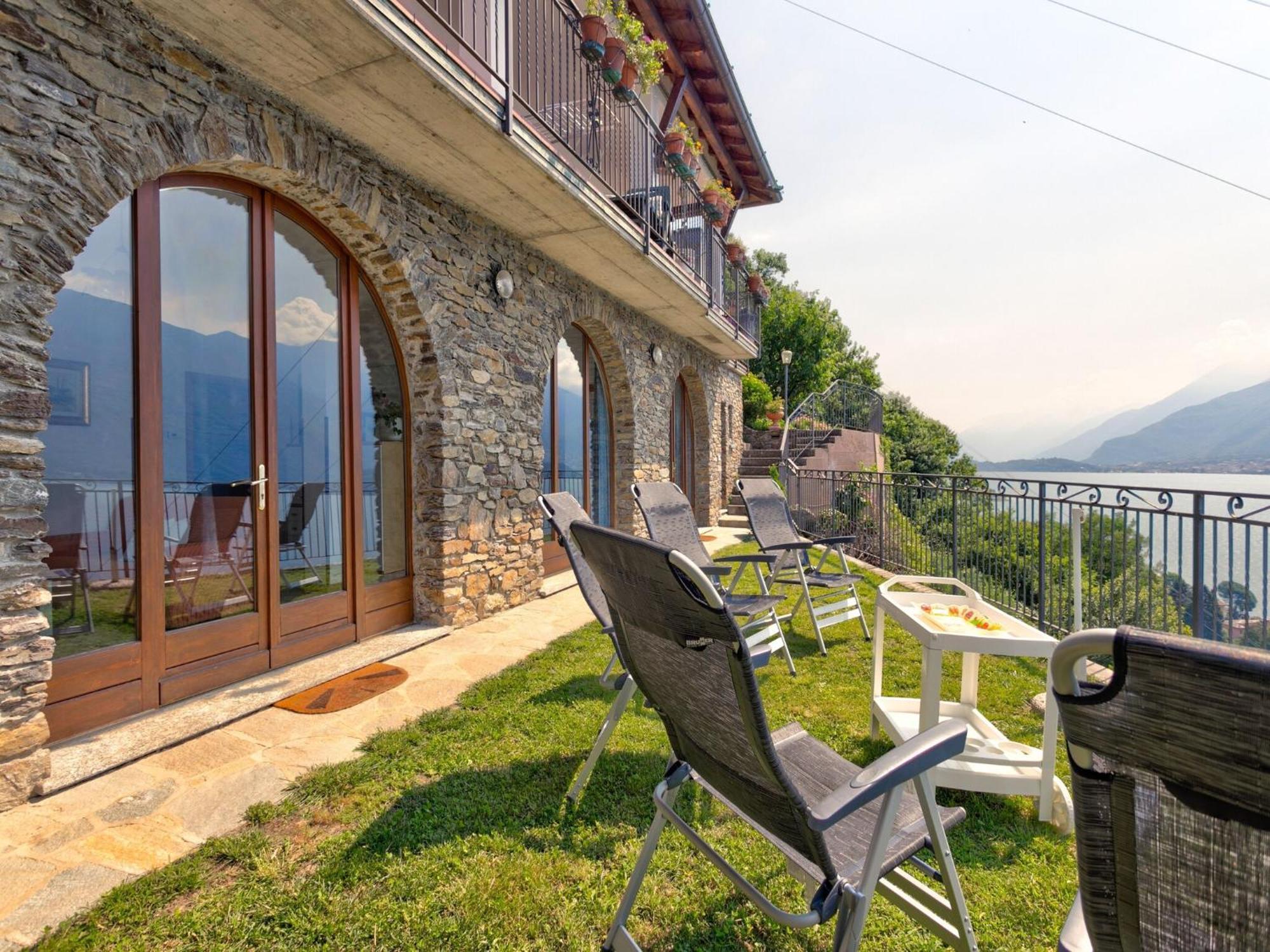 Wonderful Flat With Swimming Pool Lift And Garden Apartment Gravedona Exterior foto