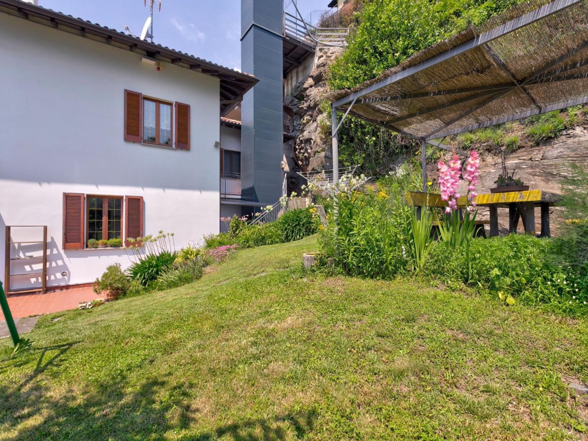 Wonderful Flat With Swimming Pool Lift And Garden Apartment Gravedona Exterior foto