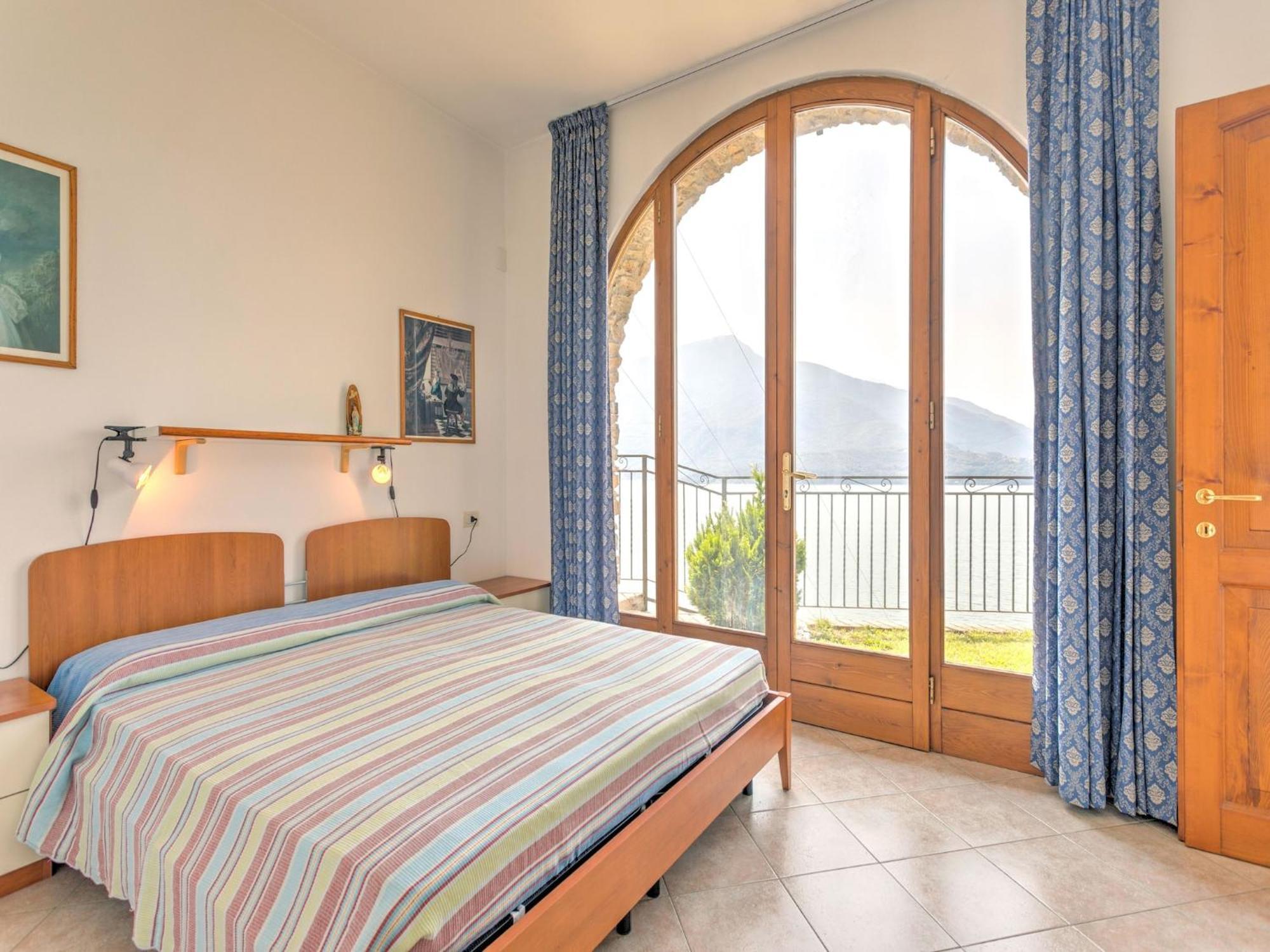 Wonderful Flat With Swimming Pool Lift And Garden Apartment Gravedona Exterior foto
