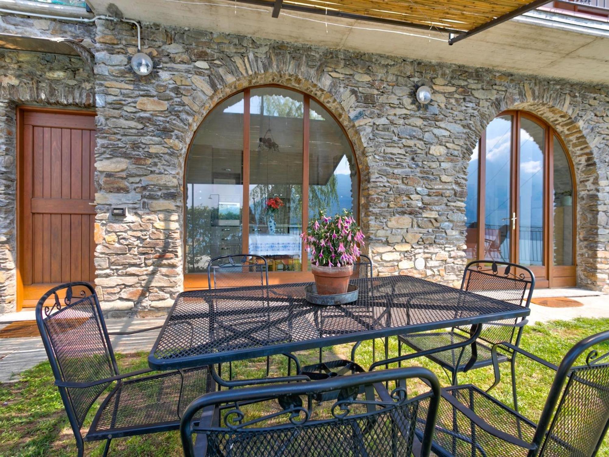Wonderful Flat With Swimming Pool Lift And Garden Apartment Gravedona Exterior foto