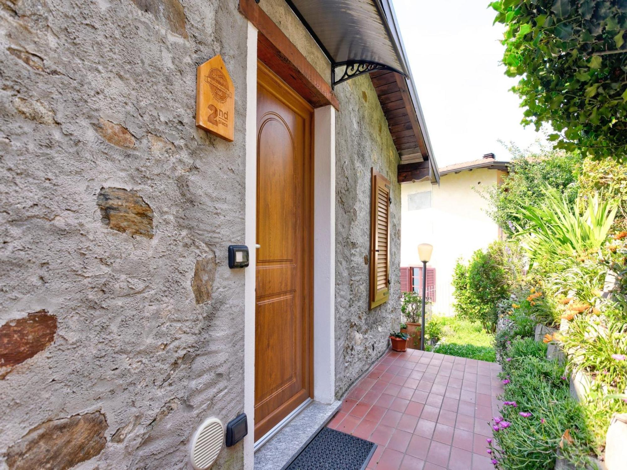 Wonderful Flat With Swimming Pool Lift And Garden Apartment Gravedona Exterior foto
