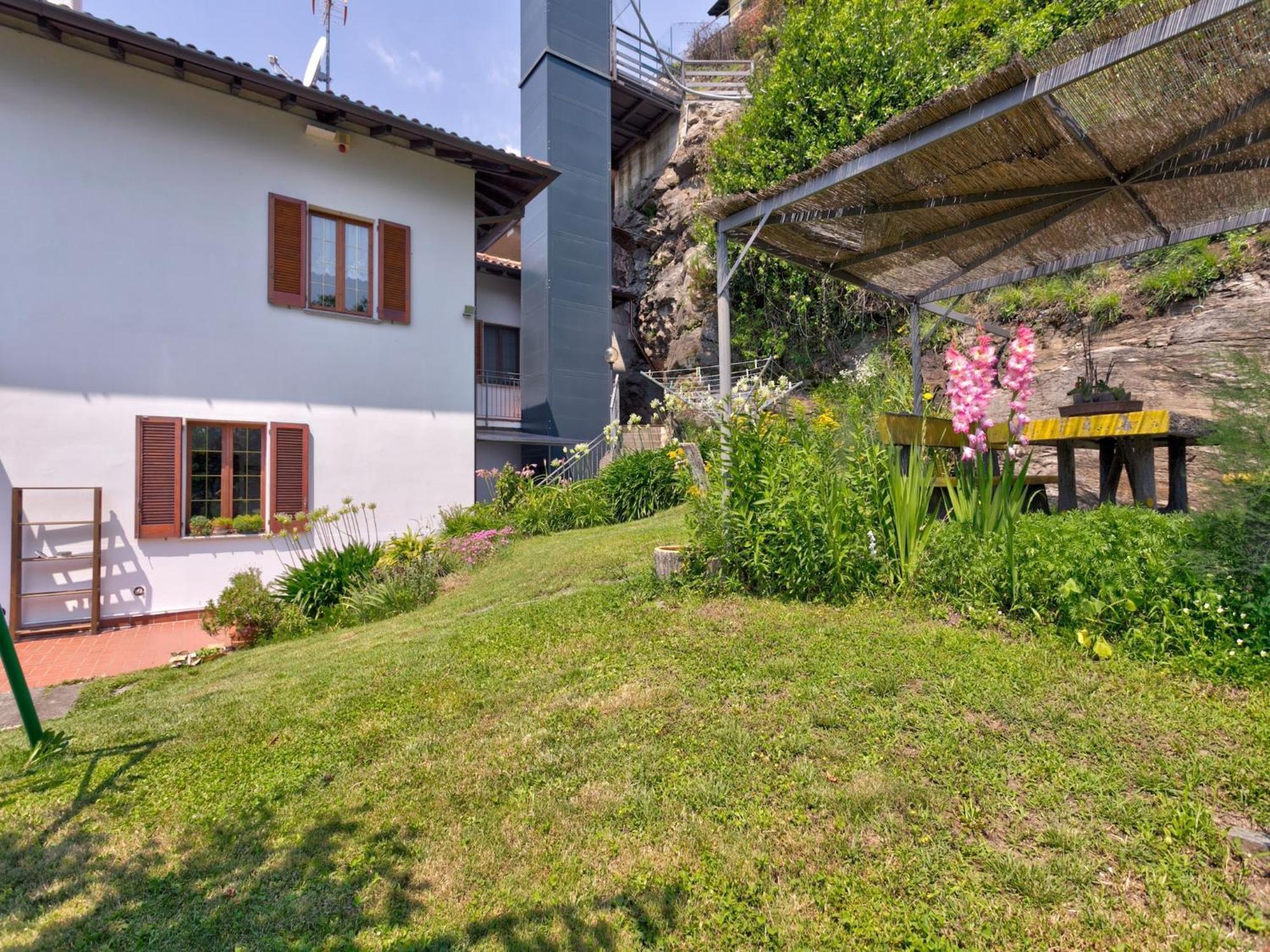 Wonderful Flat With Swimming Pool Lift And Garden Apartment Gravedona Exterior foto