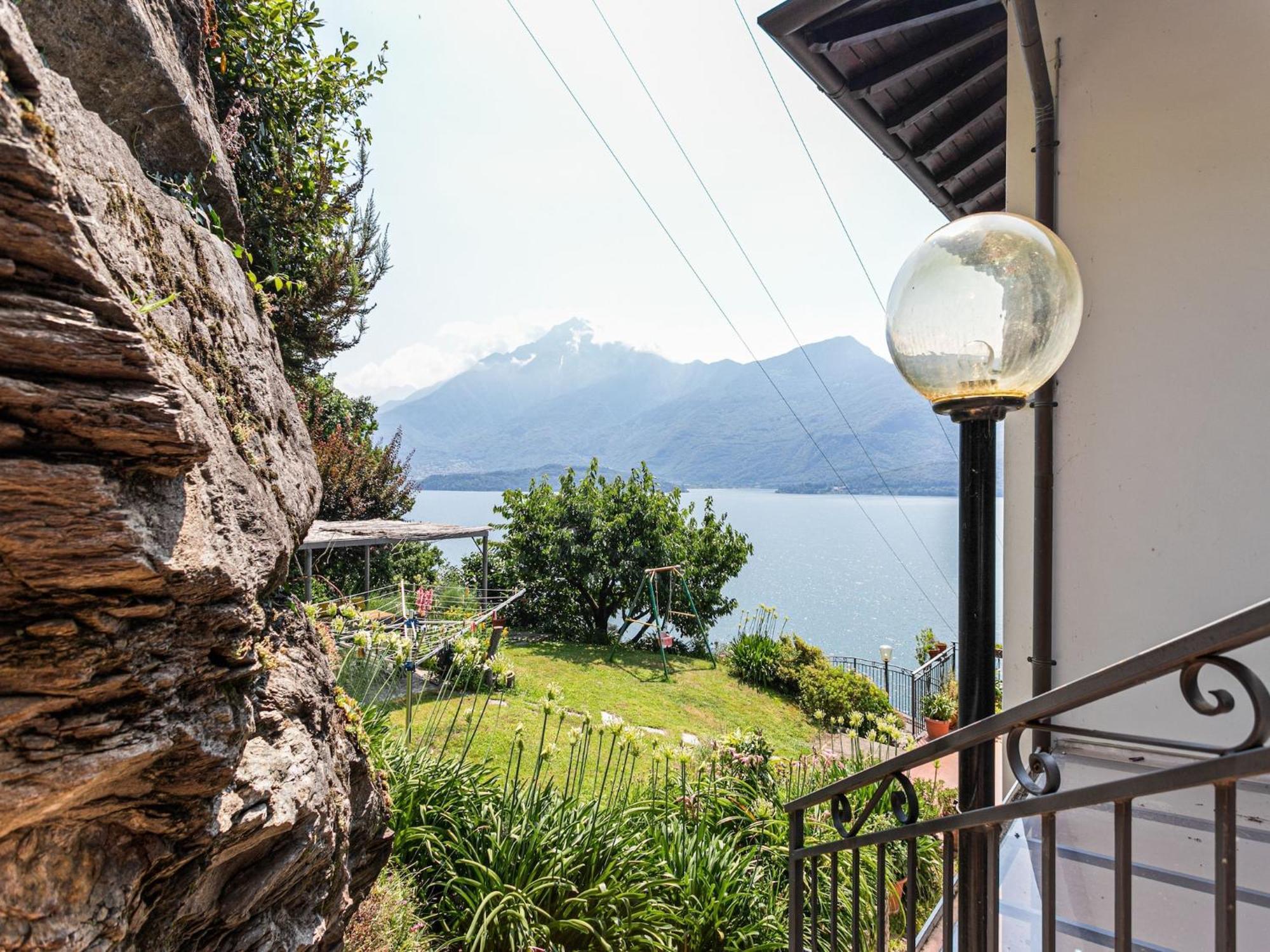 Wonderful Flat With Swimming Pool Lift And Garden Apartment Gravedona Exterior foto