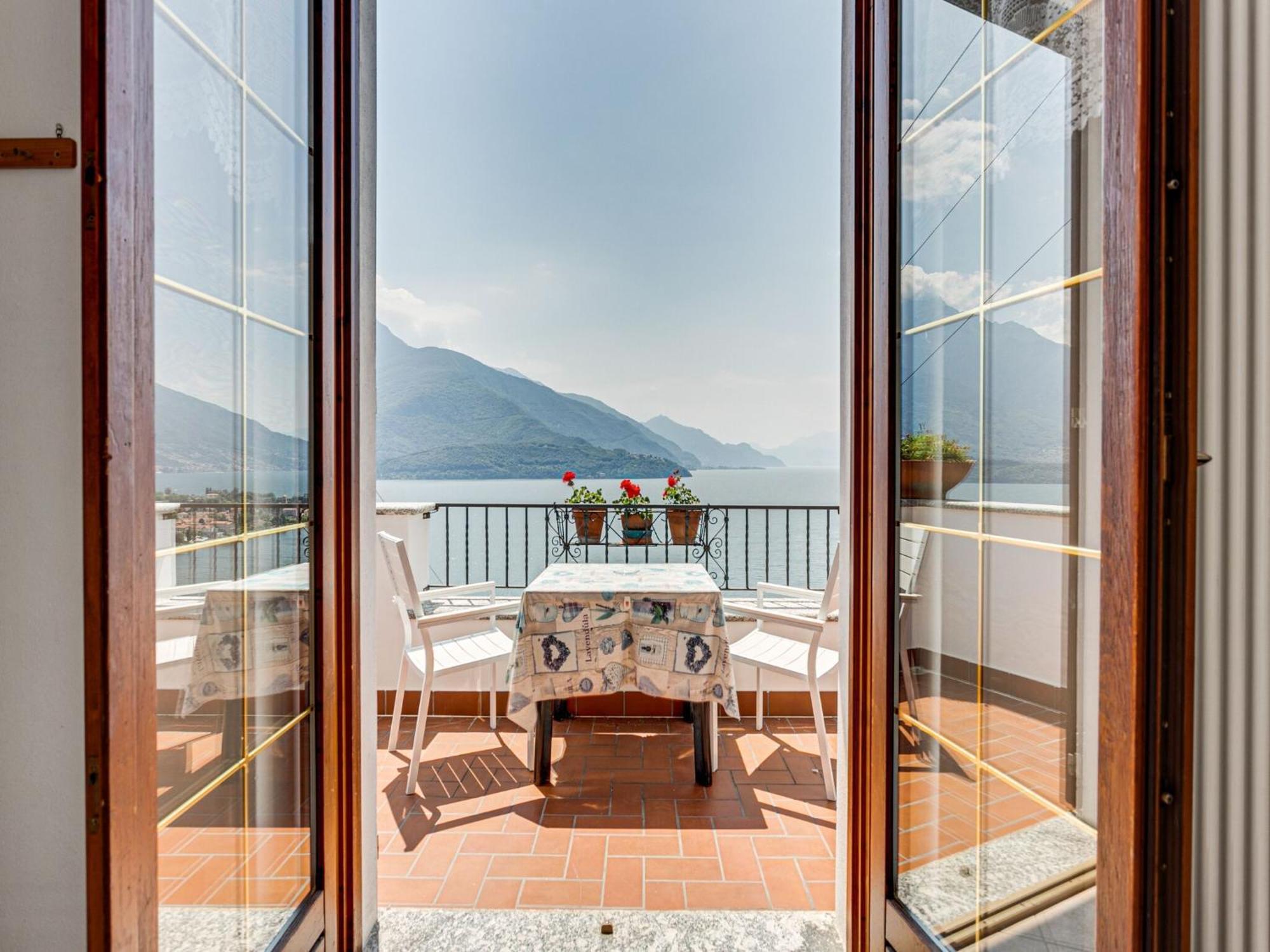 Wonderful Flat With Swimming Pool Lift And Garden Apartment Gravedona Exterior foto