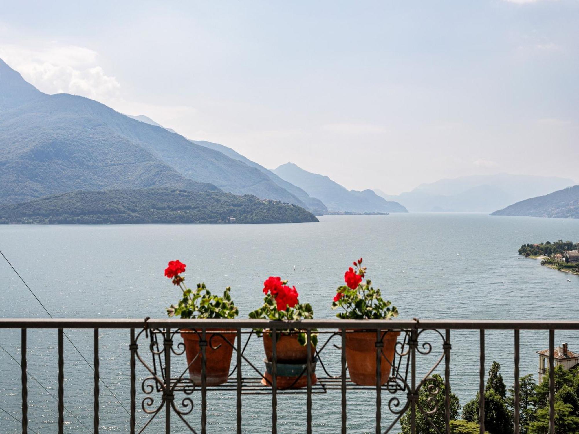 Wonderful Flat With Swimming Pool Lift And Garden Apartment Gravedona Exterior foto