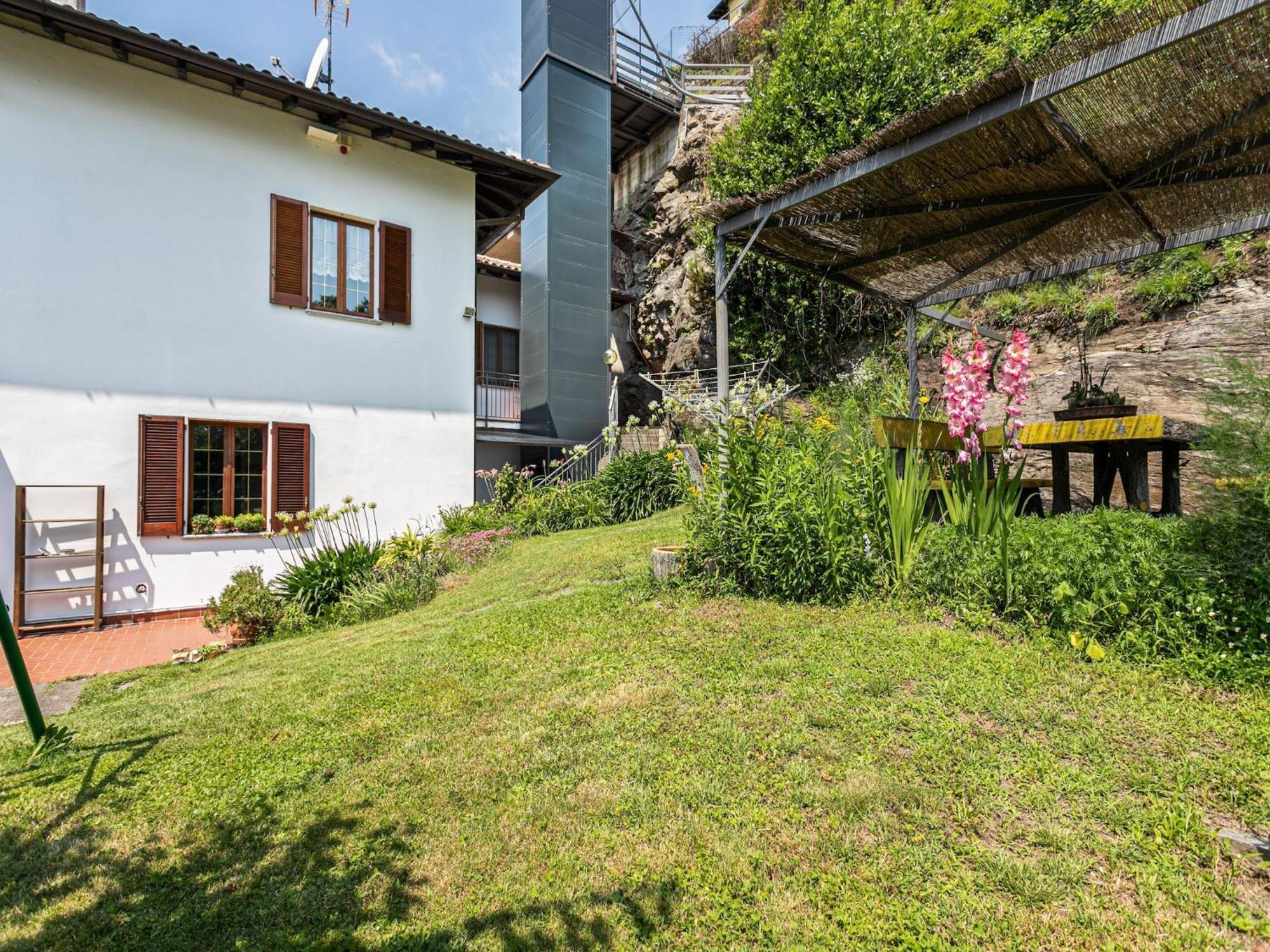 Wonderful Flat With Swimming Pool Lift And Garden Apartment Gravedona Exterior foto